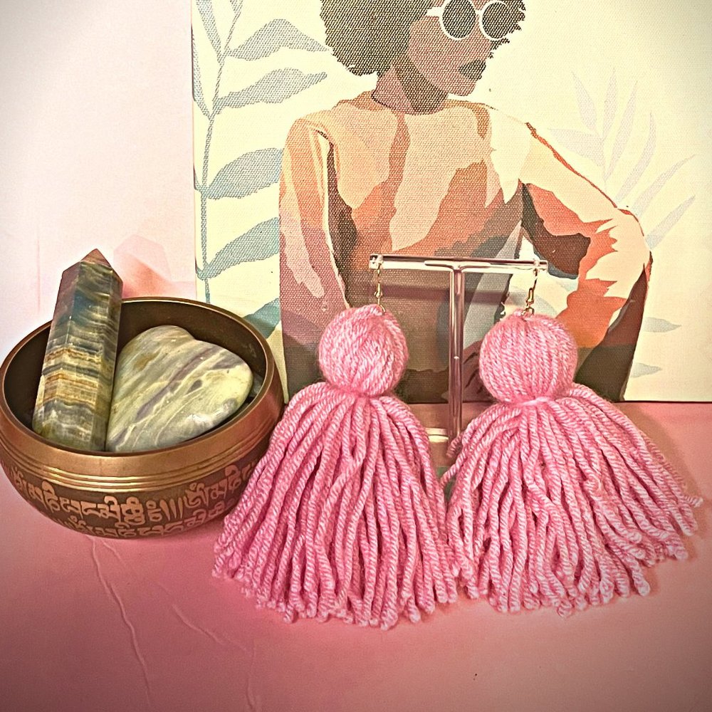 NEW Handmade pink large bohemian pom-pom crochet yarn tassel fringe earrings